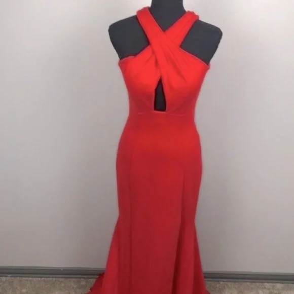 Mac Duggal Sleeveless Maxi Dress Red Formal Keyhole Front Halter Neck Gown 6